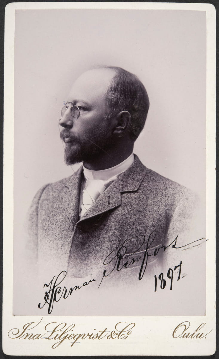 Kajaanilainen tehtailija ja valokuvaaja, varakonsuli Herman Renfors Ina Liljeqvist & Co, kuvaaja 1897 Museovirasto
